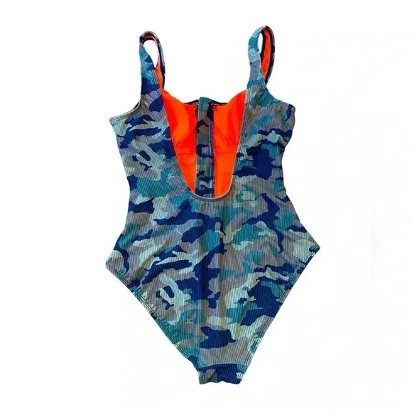 Camouflage Print One-Piece Swimsuit With Zip Detail, Medium ☀️ - Picture 4 of 8